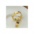 /products/anillo-con-circonia-tipo-cartier-en-acero-dorado/