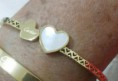 /products/brazalete-tipo-cartier-con-corazon-madre-perla/